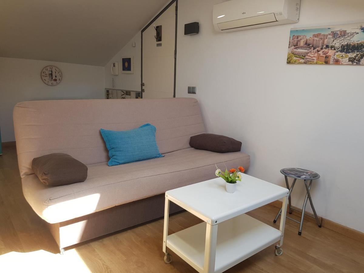 Apartamentos Momas La Casa De Mama Малага Экстерьер фото