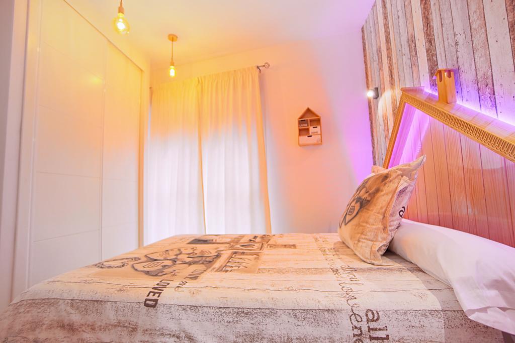 Apartamentos Momas La Casa De Mama Малага Экстерьер фото