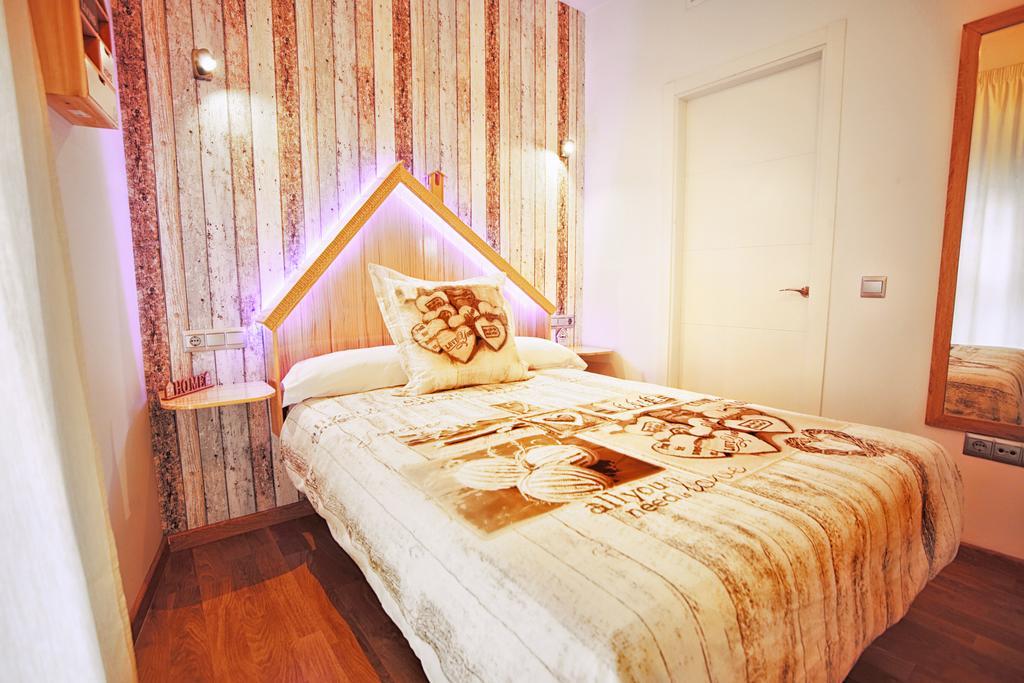Apartamentos Momas La Casa De Mama Малага Экстерьер фото