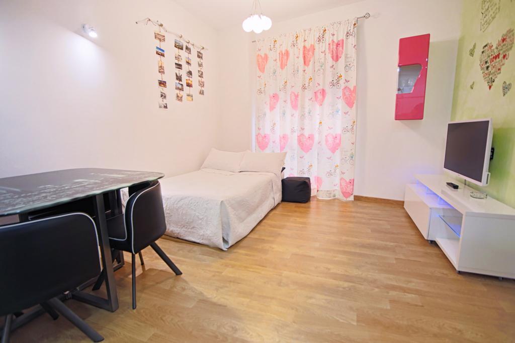 Apartamentos Momas La Casa De Mama Малага Экстерьер фото