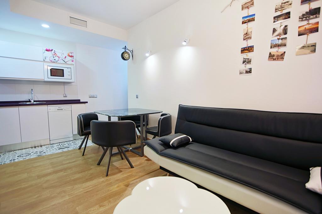 Apartamentos Momas La Casa De Mama Малага Экстерьер фото