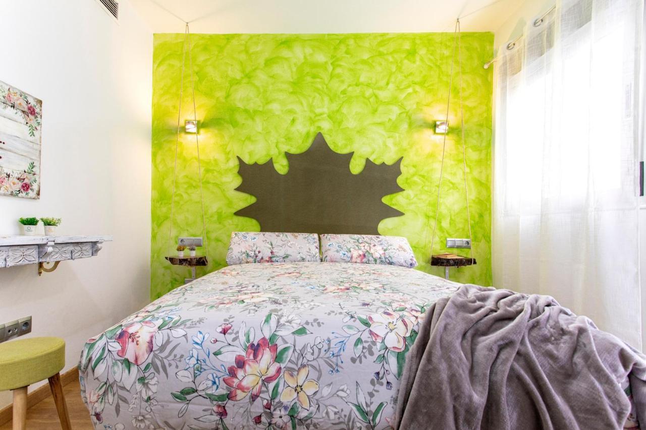 Apartamentos Momas La Casa De Mama Малага Экстерьер фото
